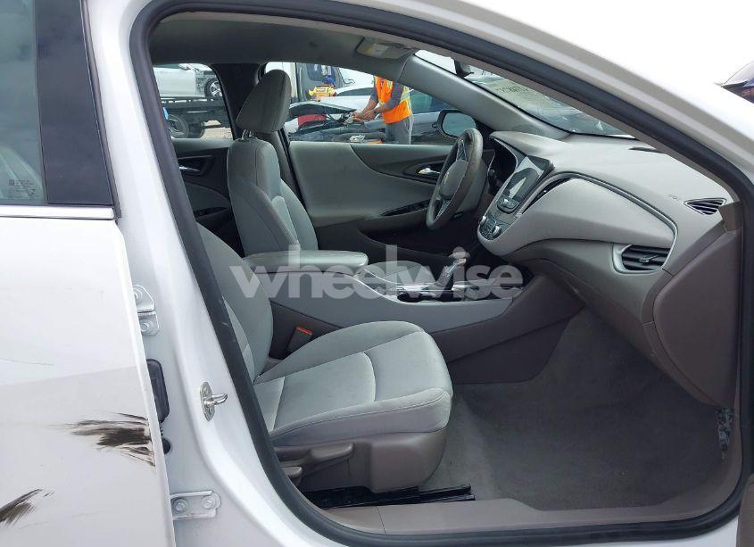 Photo 5 of 2022 Chevrolet Malibu FWD LT (VIN 1G1ZD5ST5NF140431)