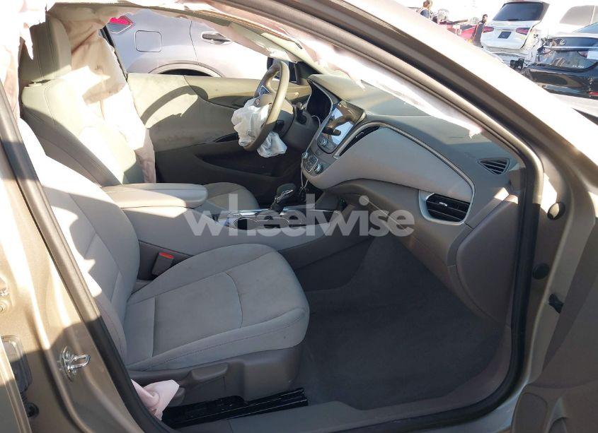 Photo 5 of 2022 Chevrolet Malibu FWD LT (VIN 1G1ZD5ST5NF152840)