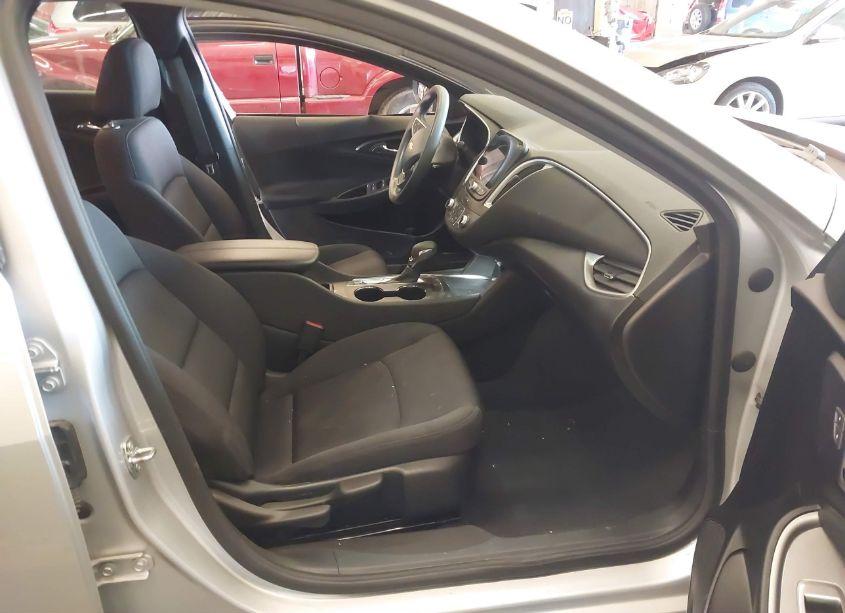 Photo 5 of 2022 Chevrolet Malibu FWD LT (VIN 1G1ZD5ST5NF170013)