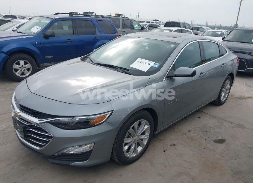 Photo 2 of 2024 Chevrolet Malibu FWD 1LT (VIN 1G1ZD5ST5RF133999)