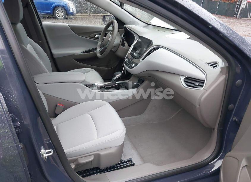 Photo 5 of 2025 Chevrolet Malibu FWD 1LT (VIN 1G1ZD5ST5SF151313)