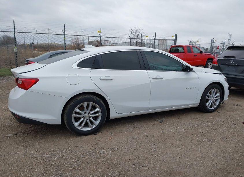 Photo 13 of 2018 Chevrolet Malibu LT (VIN 1G1ZD5ST6JF108677)