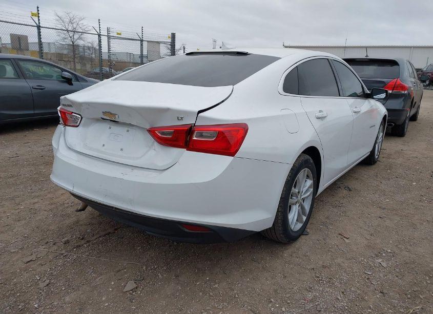 Photo 4 of 2018 Chevrolet Malibu LT (VIN 1G1ZD5ST6JF108677)
