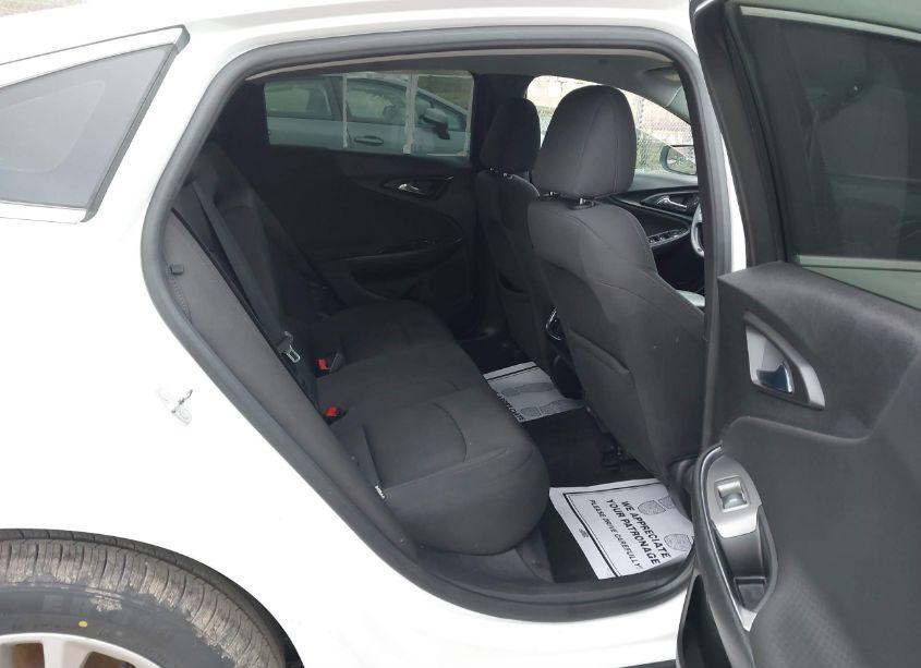 Photo 8 of 2018 Chevrolet Malibu LT (VIN 1G1ZD5ST6JF108677)