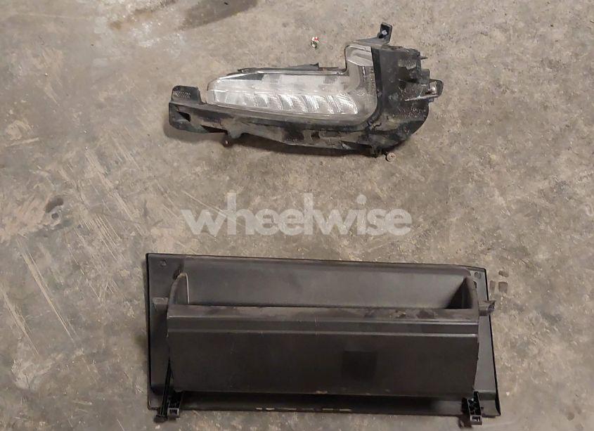 Photo 12 of 2018 Chevrolet Malibu LT (VIN 1G1ZD5ST6JF125589)