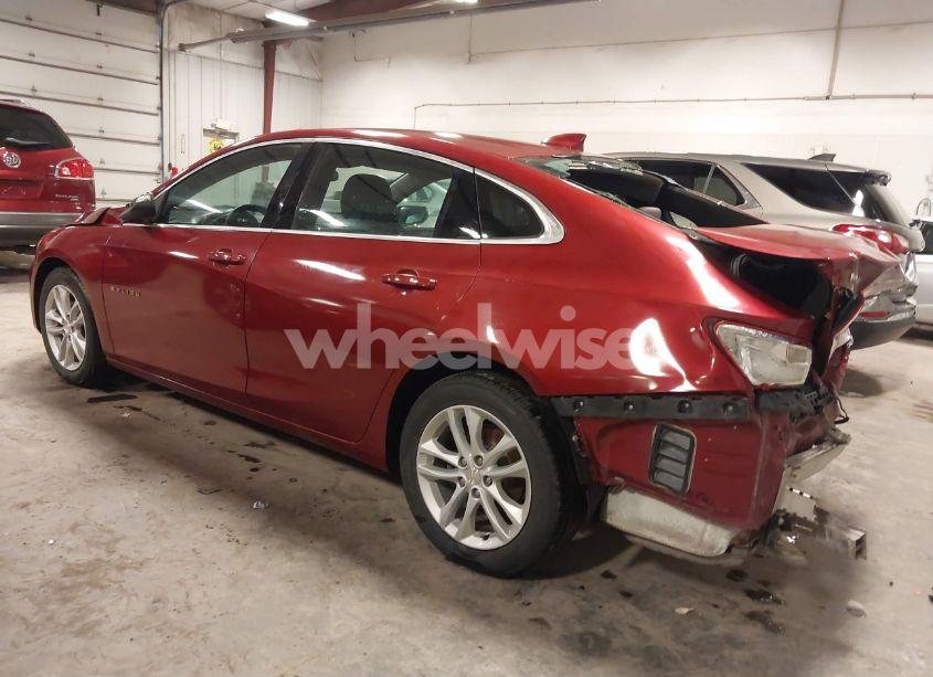 Photo 3 of 2018 Chevrolet Malibu LT (VIN 1G1ZD5ST6JF125589)