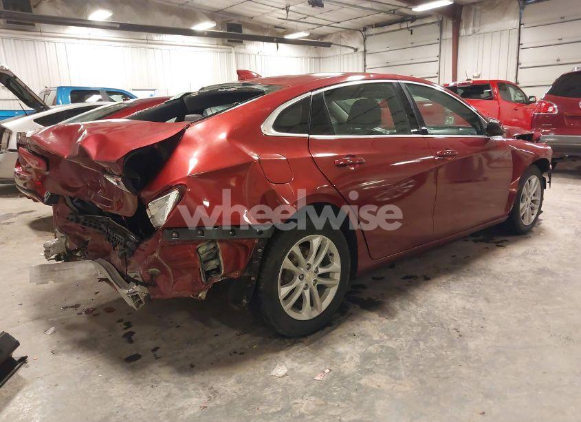 Photo 4 of 2018 Chevrolet Malibu LT (VIN 1G1ZD5ST6JF125589)