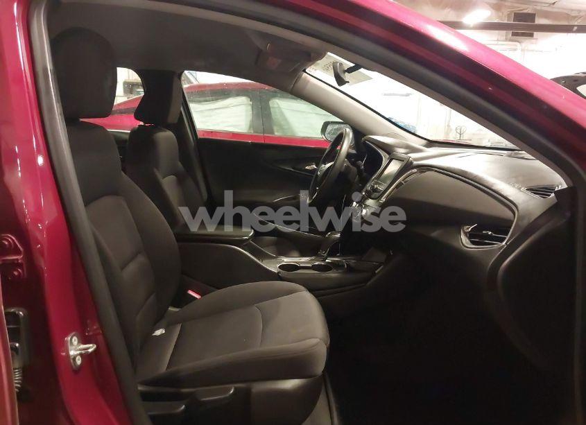 Photo 5 of 2018 Chevrolet Malibu LT (VIN 1G1ZD5ST6JF125589)