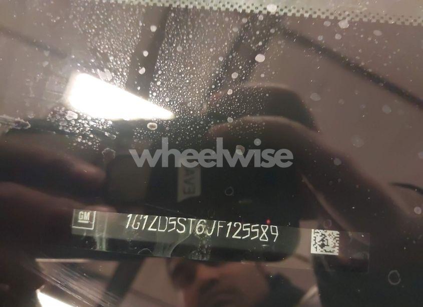 Photo 9 of 2018 Chevrolet Malibu LT (VIN 1G1ZD5ST6JF125589)