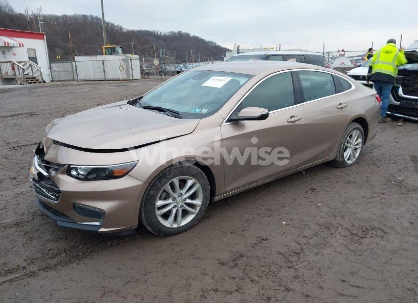 Photo 2 of 2018 Chevrolet Malibu LT (VIN 1G1ZD5ST6JF125964)
