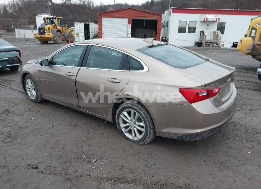 Photo 3 of 2018 Chevrolet Malibu LT (VIN 1G1ZD5ST6JF125964)