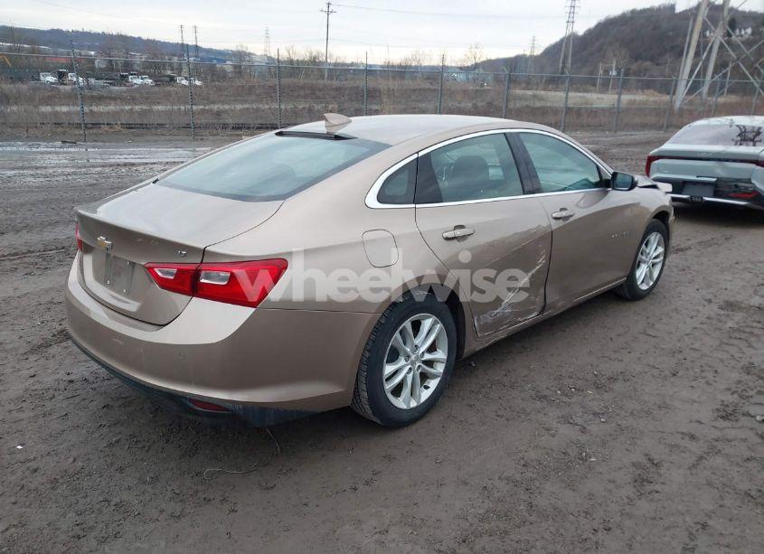 Photo 4 of 2018 Chevrolet Malibu LT (VIN 1G1ZD5ST6JF125964)