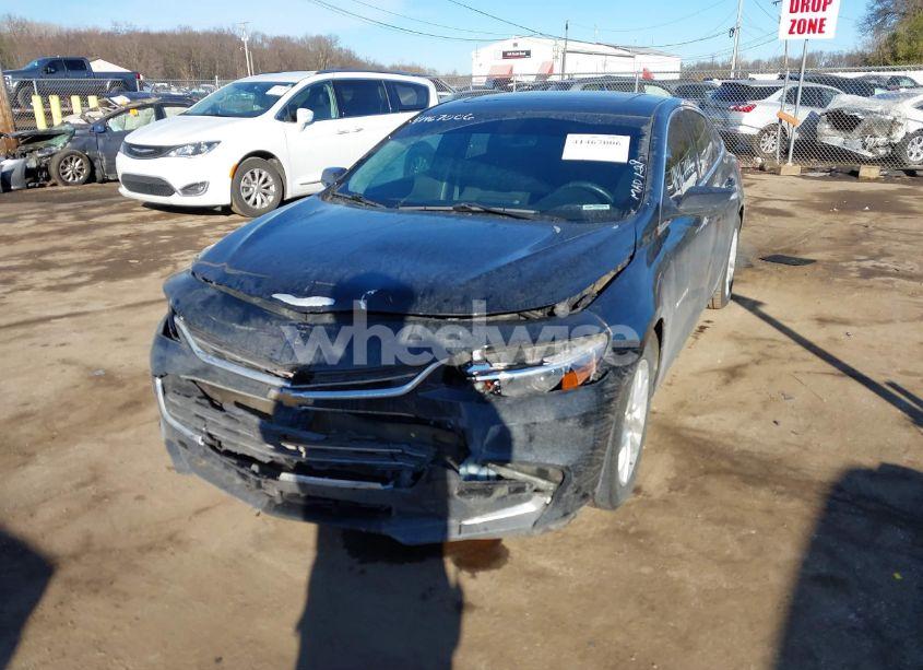 Photo 2 of 2018 Chevrolet Malibu LT (VIN 1G1ZD5ST6JF128332)
