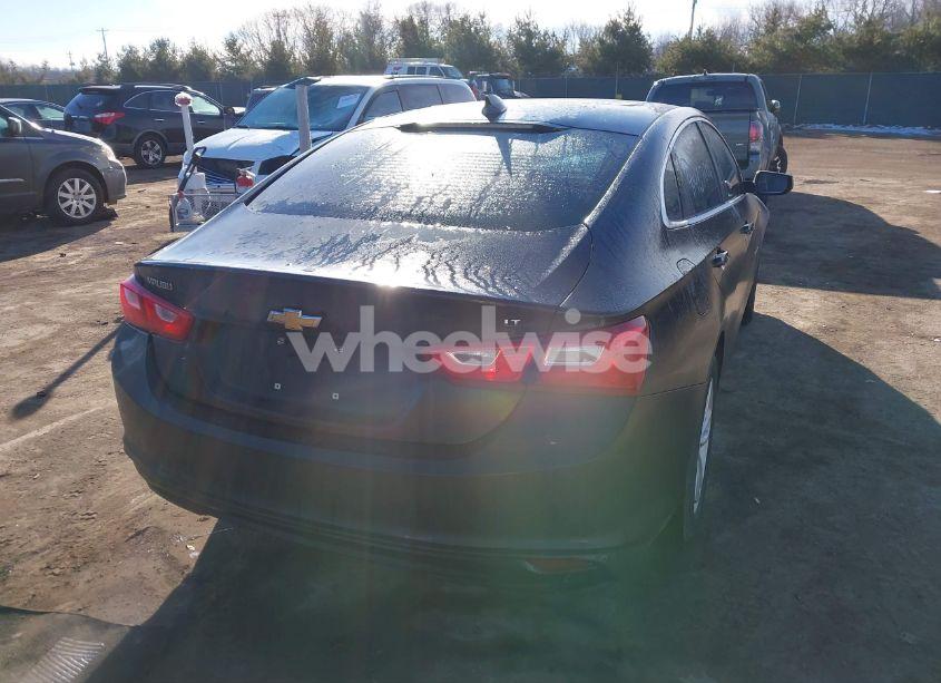 Photo 4 of 2018 Chevrolet Malibu LT (VIN 1G1ZD5ST6JF128332)