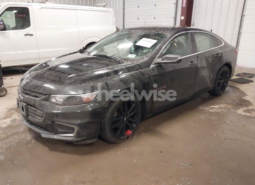Photo 2 of 2018 Chevrolet Malibu LT (VIN 1G1ZD5ST6JF130517)