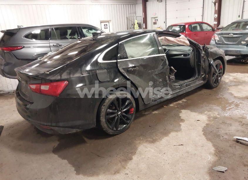 Photo 4 of 2018 Chevrolet Malibu LT (VIN 1G1ZD5ST6JF130517)