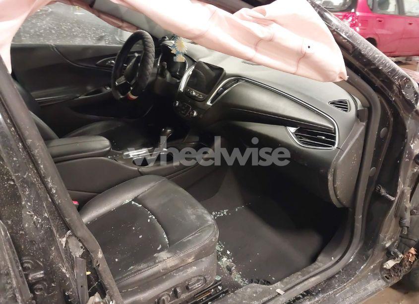 Photo 5 of 2018 Chevrolet Malibu LT (VIN 1G1ZD5ST6JF130517)