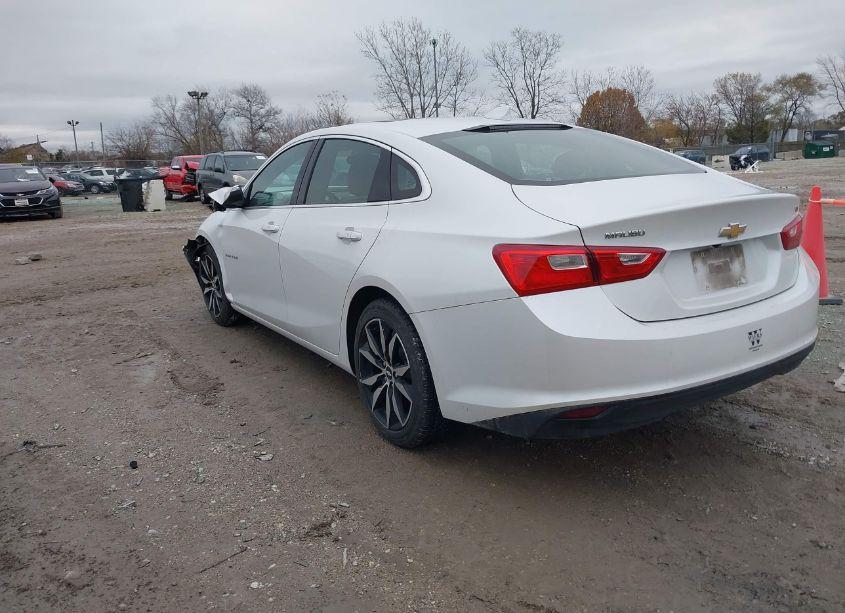 Photo 3 of 2018 Chevrolet Malibu LT (VIN 1G1ZD5ST6JF137001)