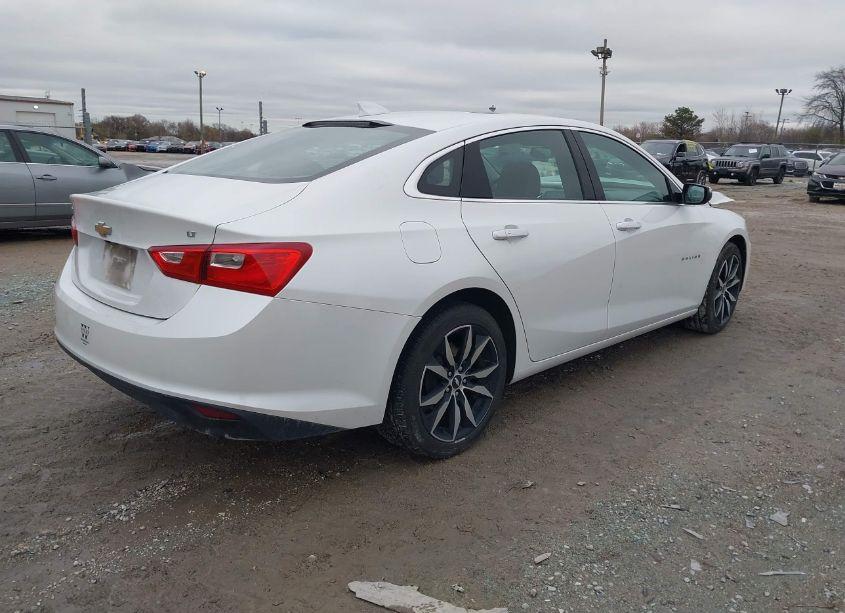 Photo 4 of 2018 Chevrolet Malibu LT (VIN 1G1ZD5ST6JF137001)