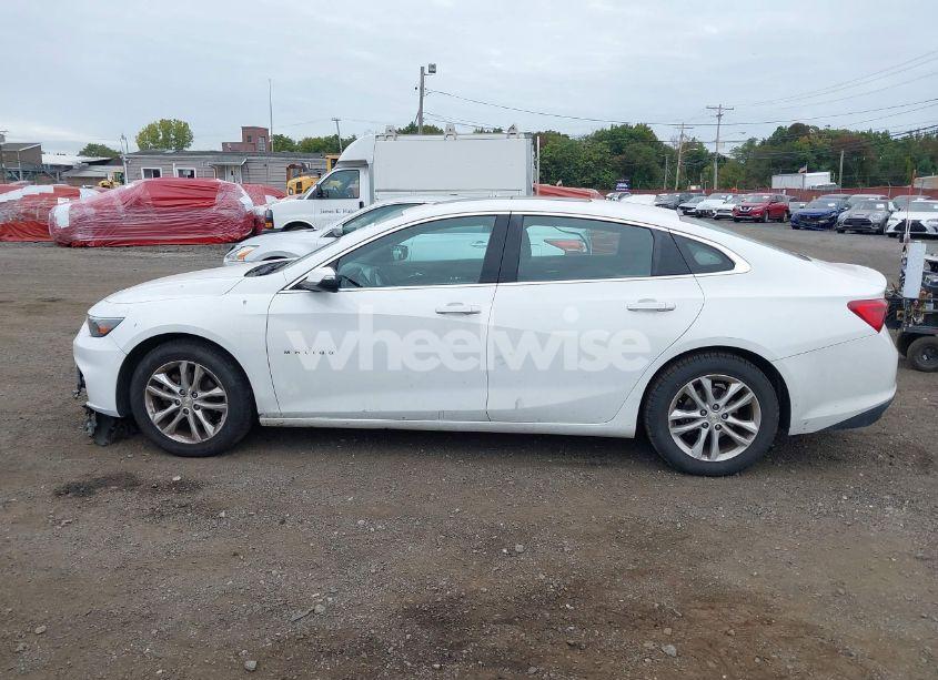 Photo 14 of 2018 Chevrolet Malibu LT (VIN 1G1ZD5ST6JF137094)