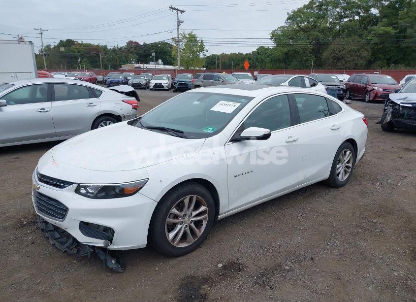 Photo 2 of 2018 Chevrolet Malibu LT (VIN 1G1ZD5ST6JF137094)