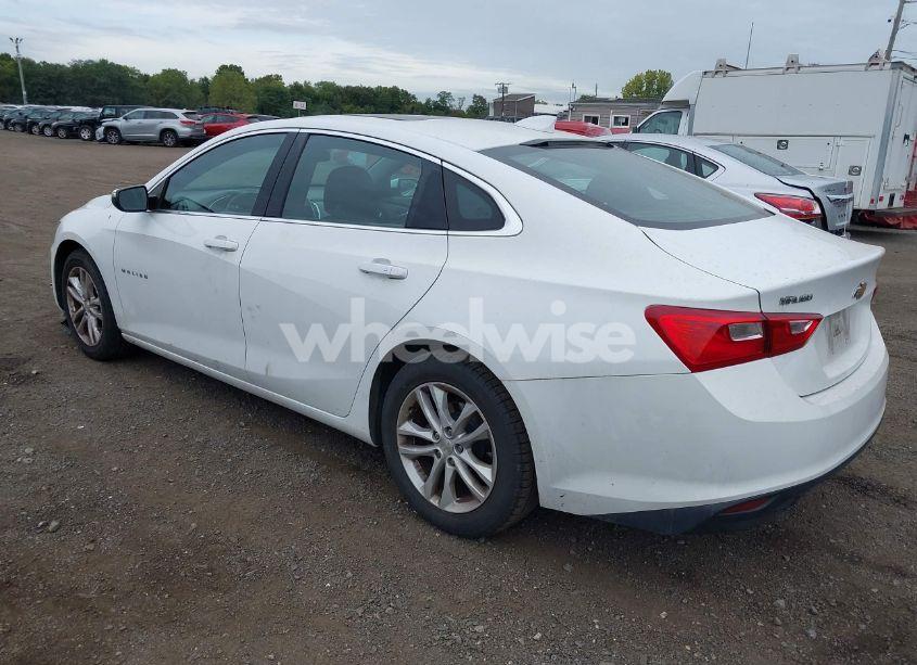 Photo 3 of 2018 Chevrolet Malibu LT (VIN 1G1ZD5ST6JF137094)
