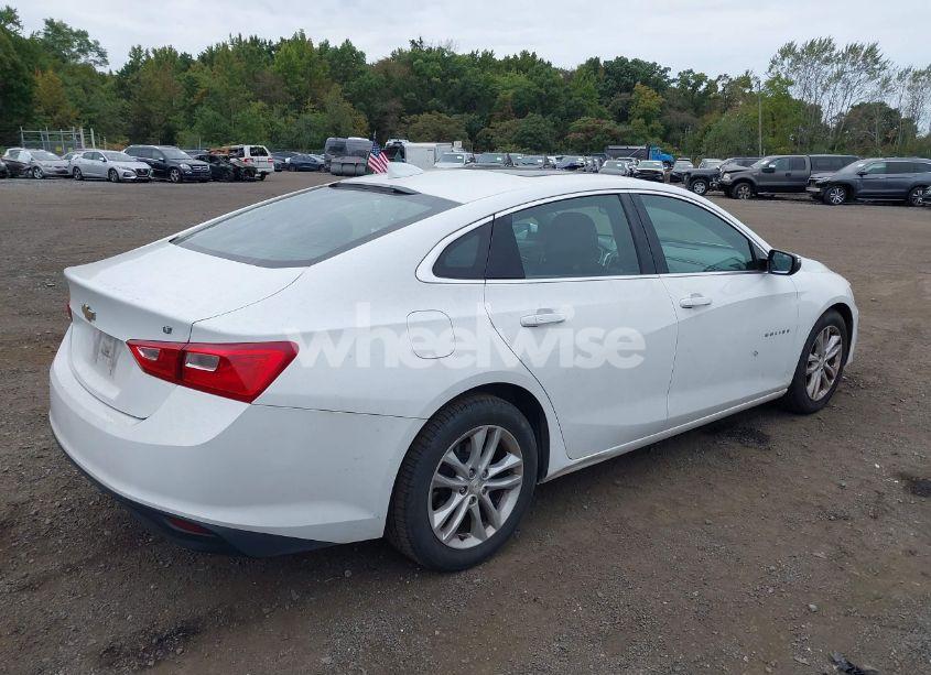 Photo 4 of 2018 Chevrolet Malibu LT (VIN 1G1ZD5ST6JF137094)