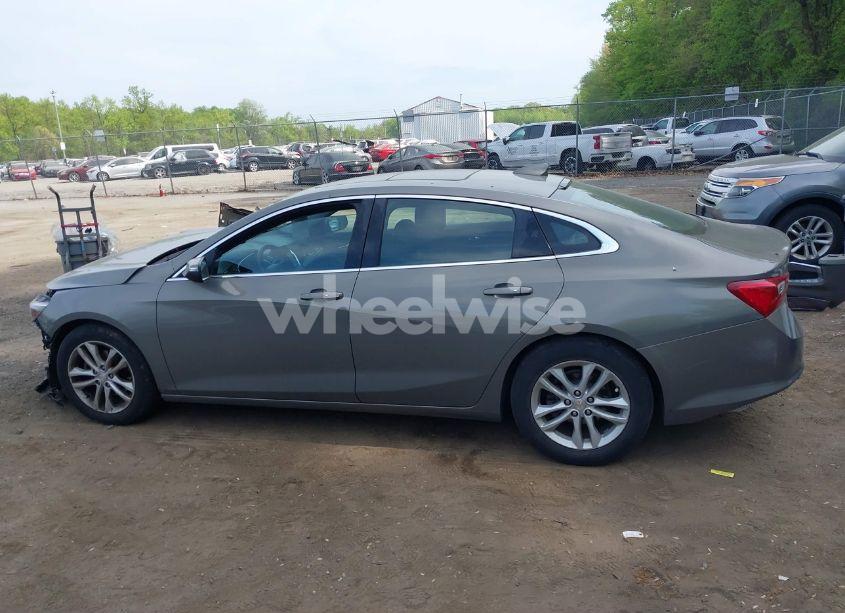Photo 15 of 2018 Chevrolet Malibu LT (VIN 1G1ZD5ST6JF140240)