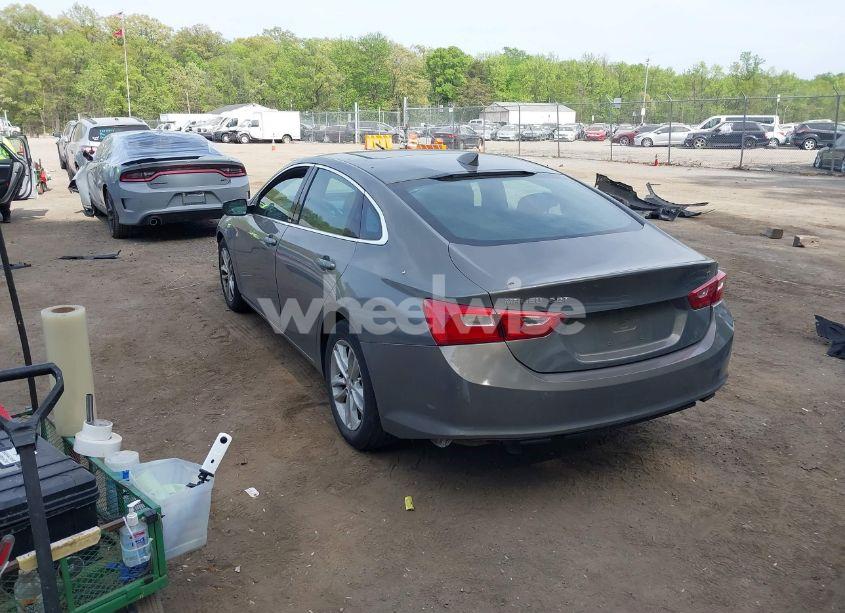 Photo 3 of 2018 Chevrolet Malibu LT (VIN 1G1ZD5ST6JF140240)