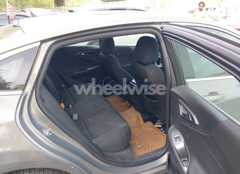 Photo 8 of 2018 Chevrolet Malibu LT (VIN 1G1ZD5ST6JF140240)