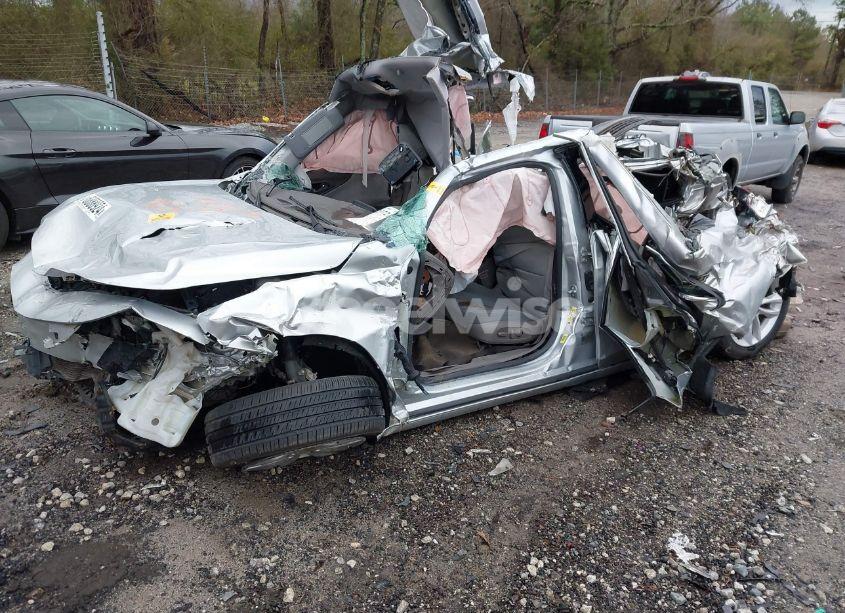 Photo 2 of 2018 Chevrolet Malibu LT (VIN 1G1ZD5ST6JF150136)