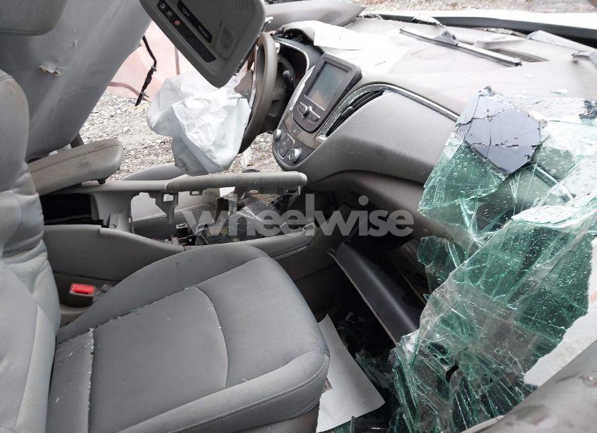 Photo 5 of 2018 Chevrolet Malibu LT (VIN 1G1ZD5ST6JF150136)