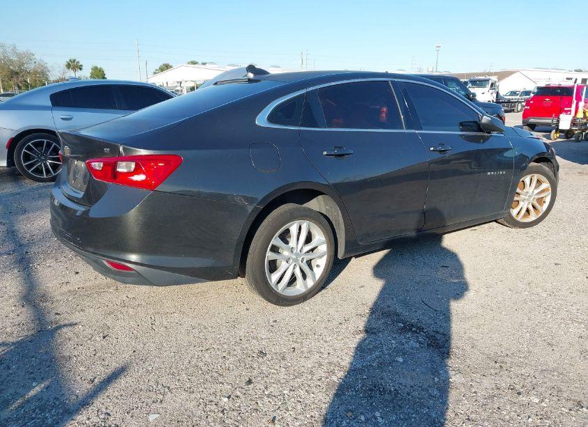 Photo 4 of 2018 Chevrolet Malibu LT (VIN 1G1ZD5ST6JF152419)
