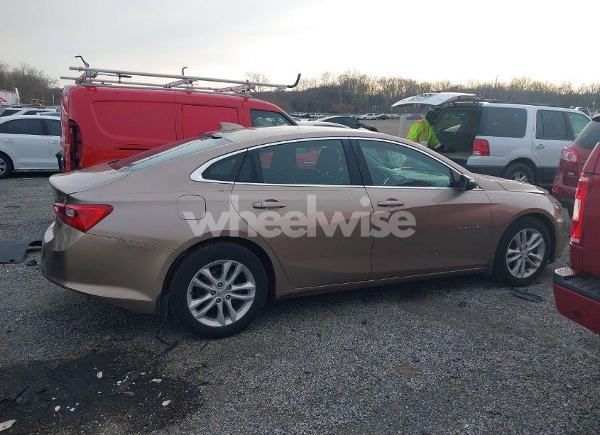 Photo 14 of 2018 Chevrolet Malibu LT (VIN 1G1ZD5ST6JF157488)