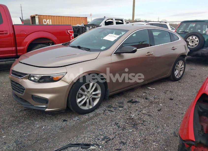 Photo 2 of 2018 Chevrolet Malibu LT (VIN 1G1ZD5ST6JF157488)