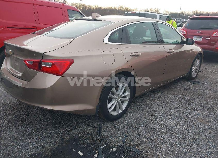 Photo 4 of 2018 Chevrolet Malibu LT (VIN 1G1ZD5ST6JF157488)