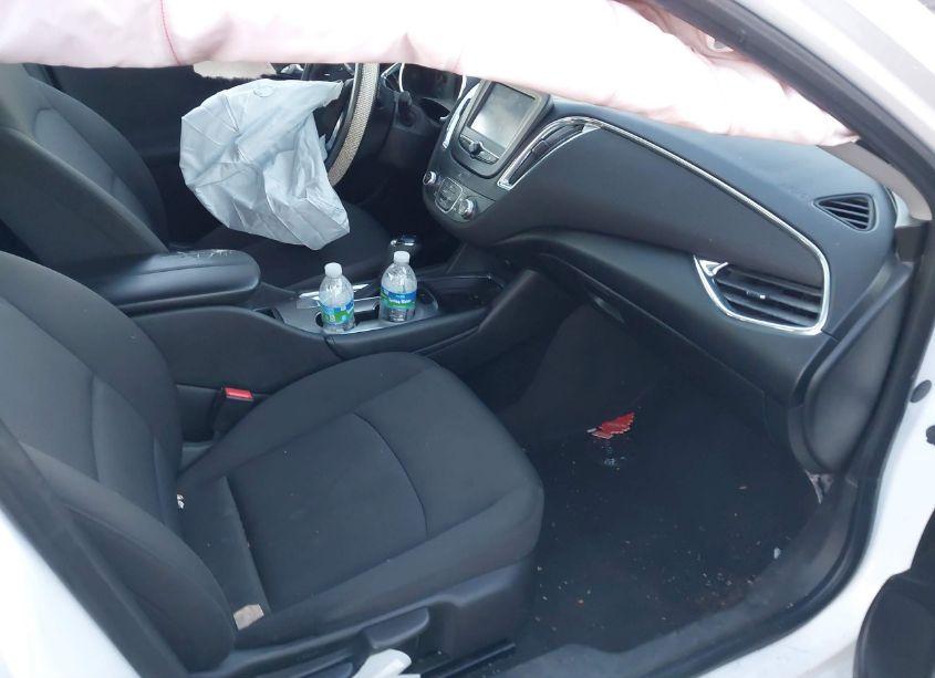 Photo 5 of 2018 Chevrolet Malibu LT (VIN 1G1ZD5ST6JF159435)