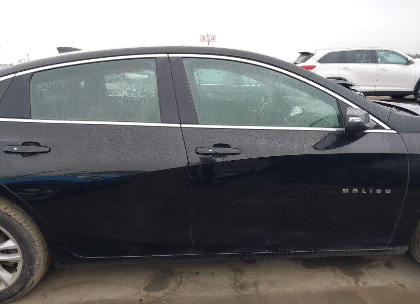 Photo 13 of 2018 Chevrolet Malibu LT (VIN 1G1ZD5ST6JF175229)