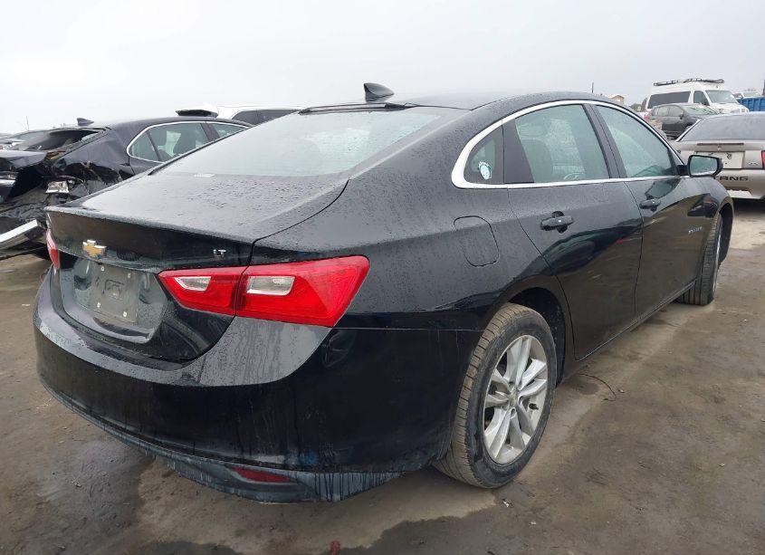 Photo 4 of 2018 Chevrolet Malibu LT (VIN 1G1ZD5ST6JF175229)