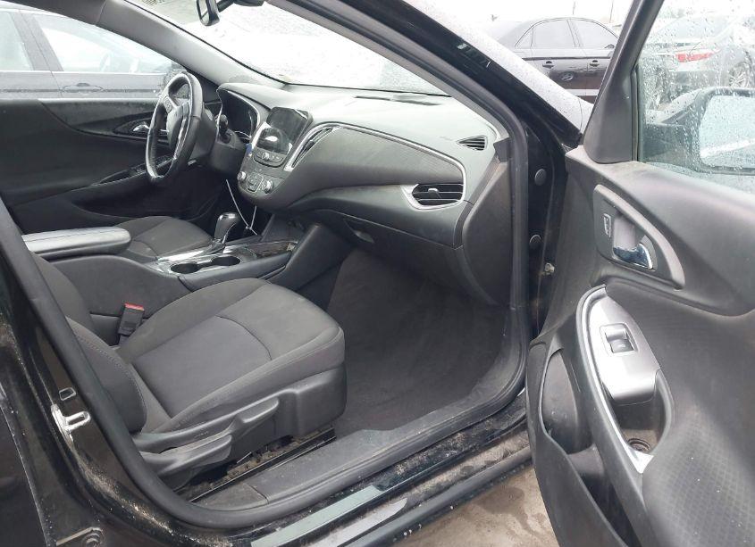 Photo 5 of 2018 Chevrolet Malibu LT (VIN 1G1ZD5ST6JF175229)