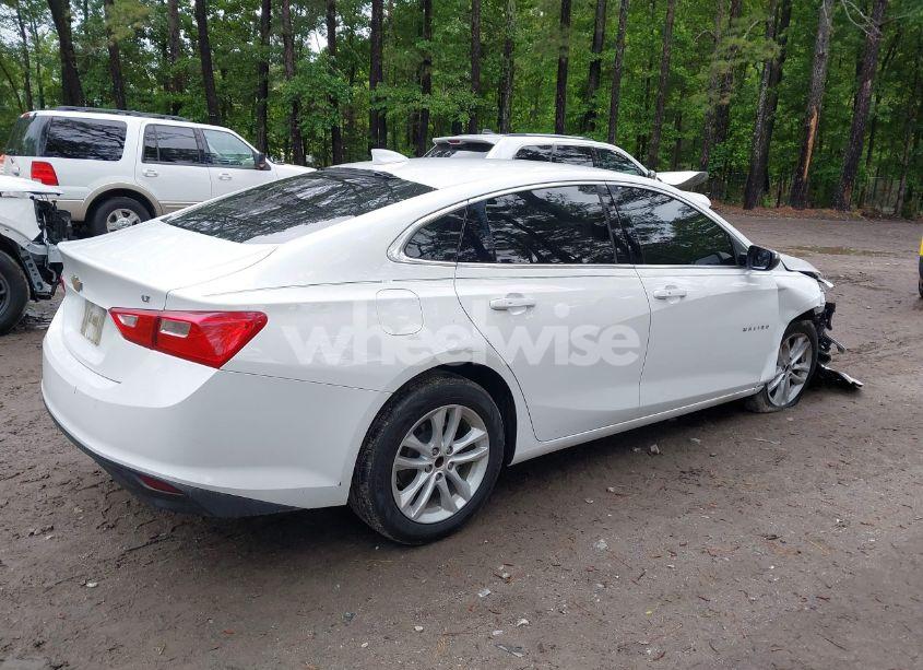 Photo 4 of 2018 Chevrolet Malibu LT (VIN 1G1ZD5ST6JF175618)