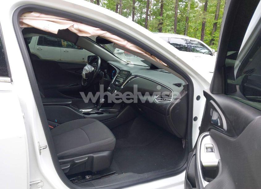 Photo 5 of 2018 Chevrolet Malibu LT (VIN 1G1ZD5ST6JF175618)