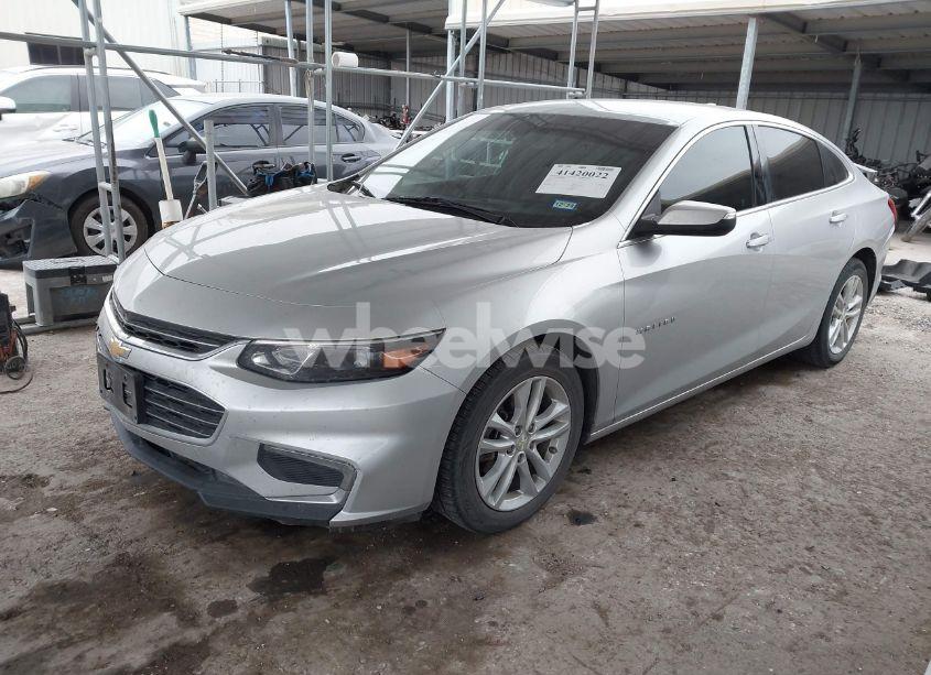 Photo 2 of 2018 Chevrolet Malibu LT (VIN 1G1ZD5ST6JF179474)