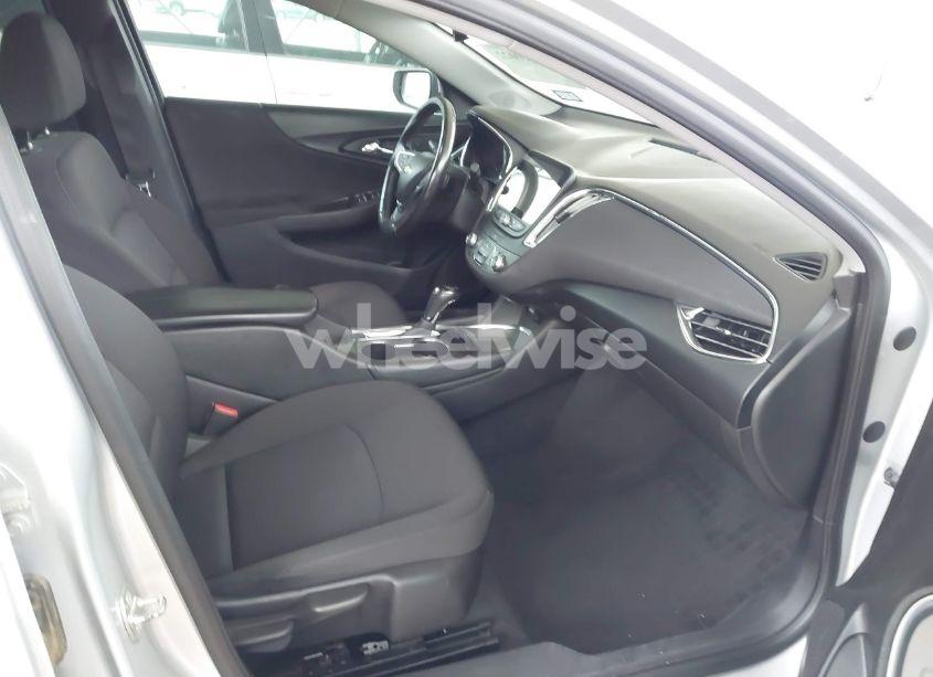 Photo 5 of 2018 Chevrolet Malibu LT (VIN 1G1ZD5ST6JF179474)