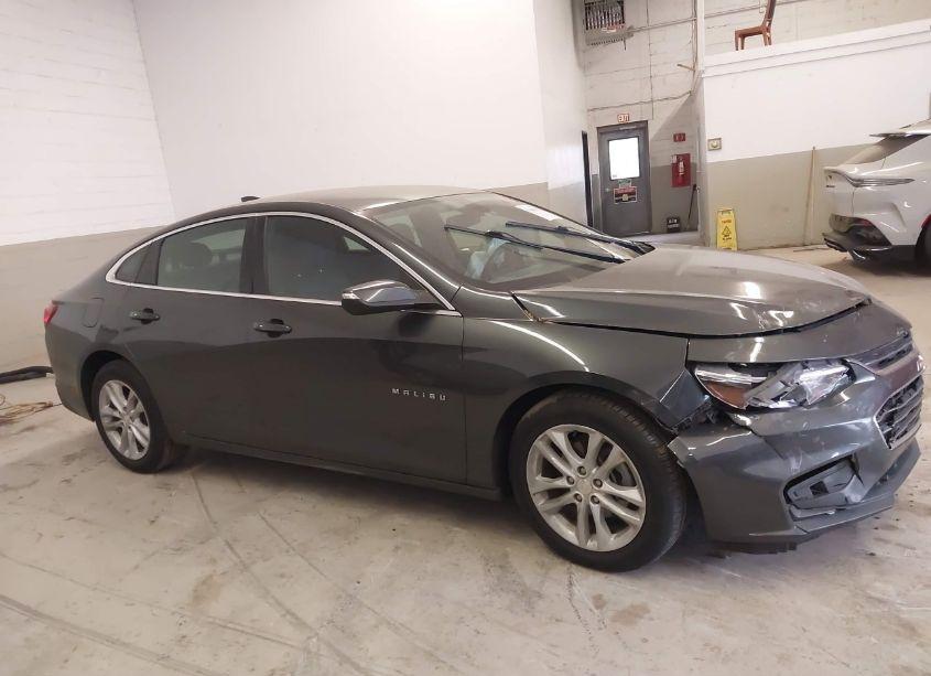 Photo 12 of 2018 Chevrolet Malibu LT (VIN 1G1ZD5ST6JF185839)