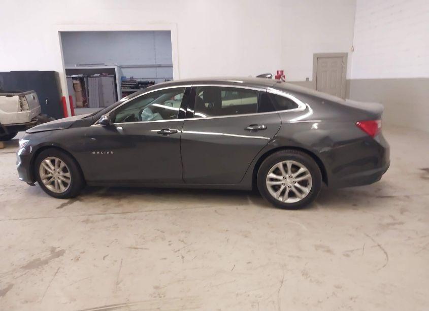 Photo 13 of 2018 Chevrolet Malibu LT (VIN 1G1ZD5ST6JF185839)