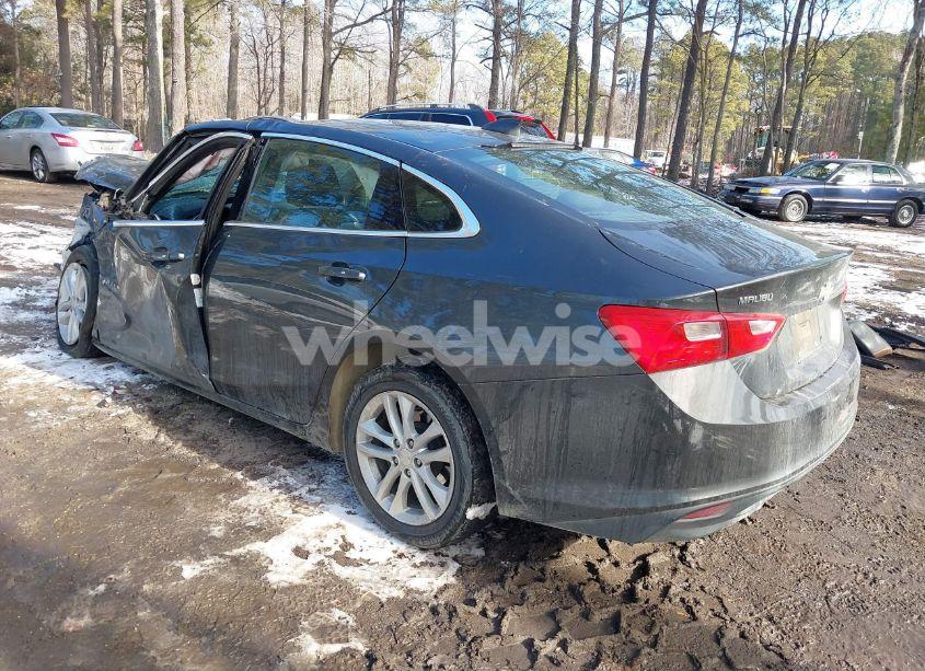 Photo 3 of 2018 Chevrolet Malibu LT (VIN 1G1ZD5ST6JF206222)