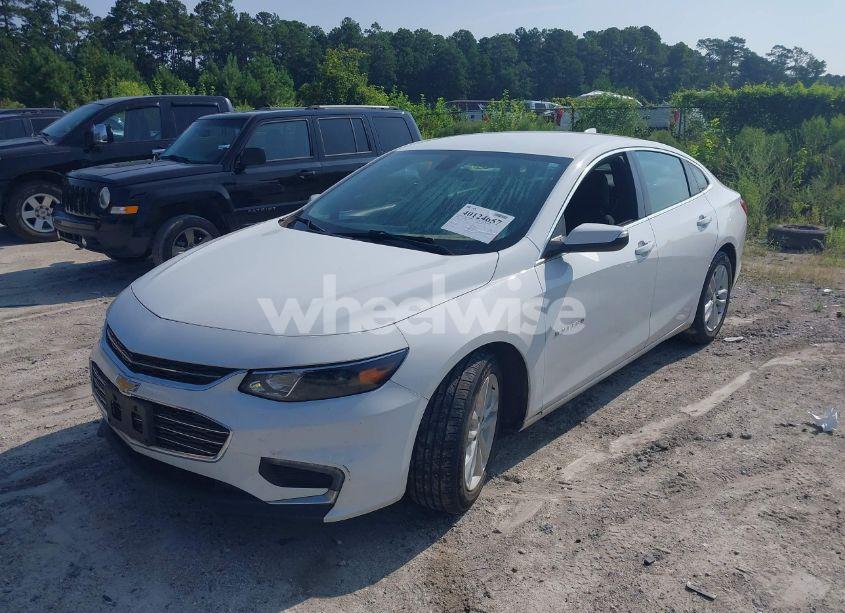 Photo 2 of 2018 Chevrolet Malibu LT (VIN 1G1ZD5ST6JF213073)