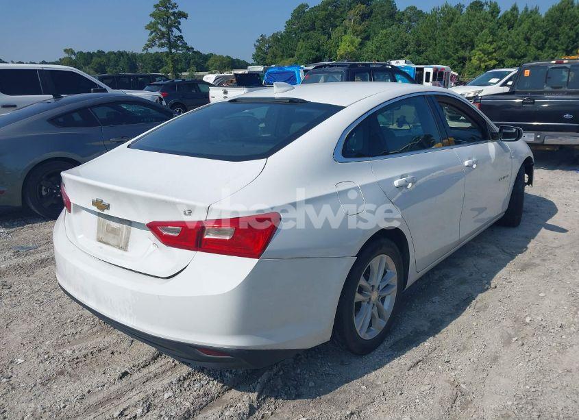 Photo 4 of 2018 Chevrolet Malibu LT (VIN 1G1ZD5ST6JF213073)