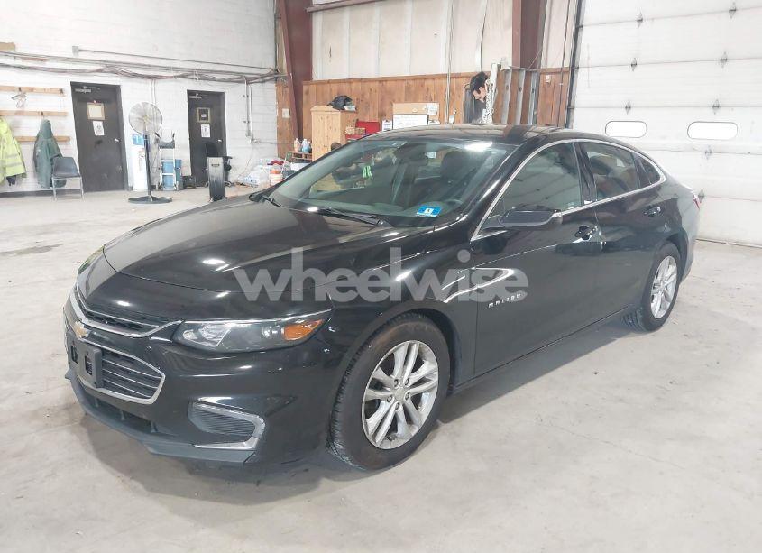 Photo 2 of 2018 Chevrolet Malibu LT (VIN 1G1ZD5ST6JF215485)